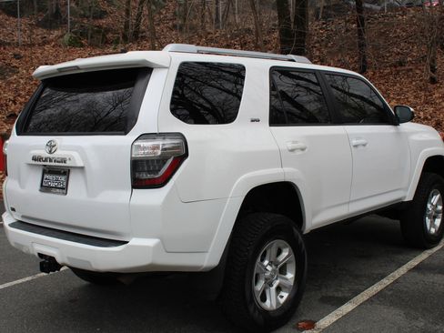 Used 2015 Toyota 4Runner SR5 image 9