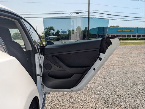 Used 2023 Tesla Model 3 Standard Range RWD image 12