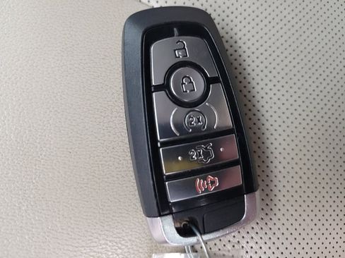 Used 2017 Ford Edge Titanium w/ Equipment Group 302A FWD image 32