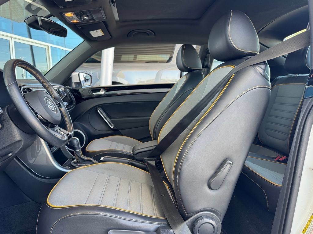 Used 2018 Volkswagen Beetle 2.0T Dune FWD image 18