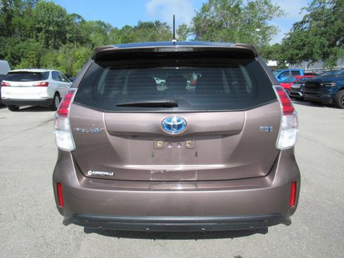 Used 2017 Toyota Prius V Five FWD image 6
