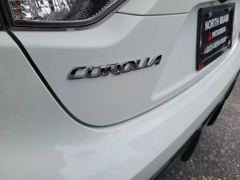 Used 2024 Toyota Corolla SE w/ SE Package FWD image 9