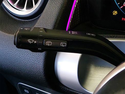 Used 2022 Mercedes-Benz GLB 250 w/ Premium Package Lite image 21