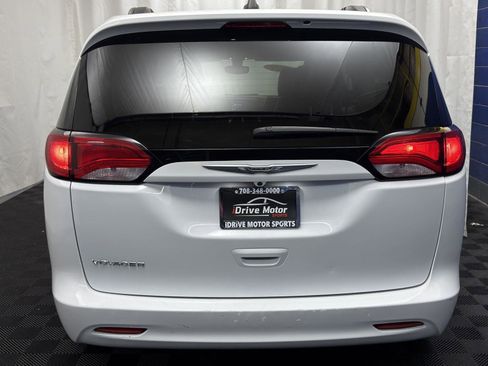 Used 2021 Chrysler Voyager Lxi image 8