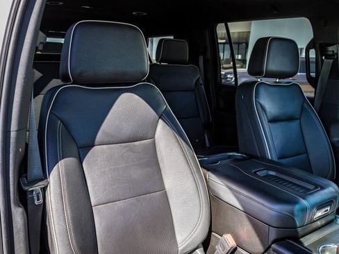 Used 2023 Chevrolet Suburban Premier image 11