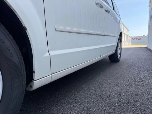 Used 2013 Dodge Grand Caravan SE FWD image 4