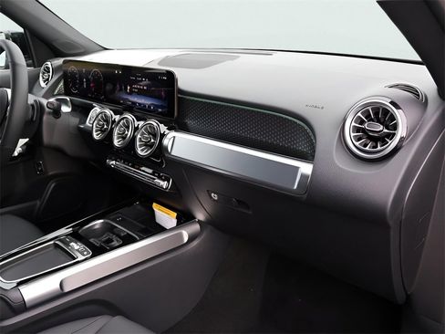 New 2025 Mercedes-Benz GLB 250 4MATIC image 11