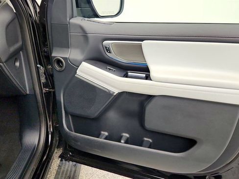 Used 2025 Ford Expedition Platinum w/ Driver's Package AWD/4WD image 26