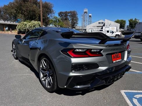 Used 2024 Chevrolet Corvette Z06 w/ Z07 Performance Package RWD image 9