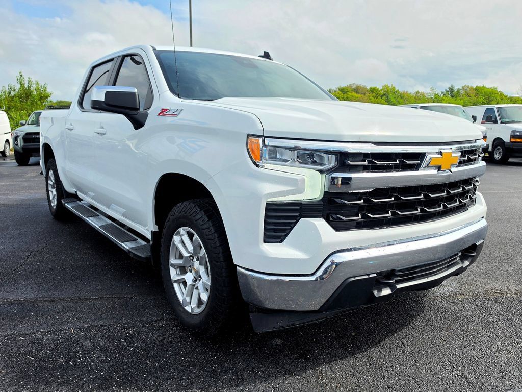 Used 2025 Chevrolet Silverado 1500 LT AWD/4WD image 12
