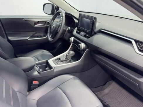 Used 2021 Toyota RAV4 XLE Premium image 12