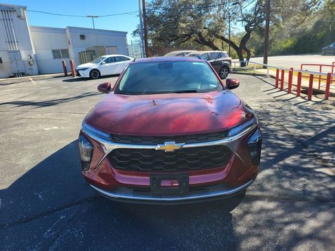 Used 2025 Chevrolet Trax LT w/ LT Convenience Package image 1