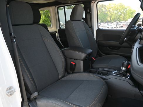 Used 2025 Jeep Wrangler Sahara w/ Safety Group image 17