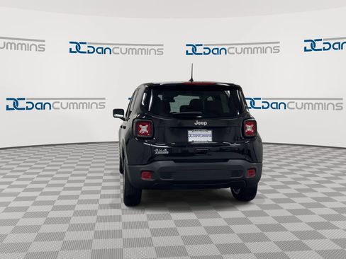 Used 2023 Jeep Renegade Latitude AWD/4WD image 7