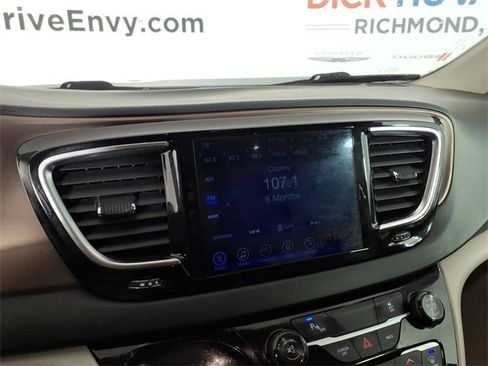 Used 2017 Chrysler Pacifica Touring-L Plus image 16