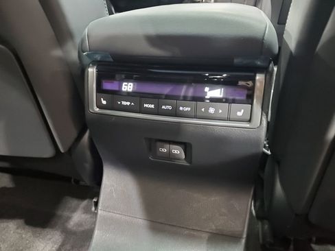 Used 2024 Lexus GX 550 w/ Accessory Package (Z1) AWD/4WD image 24
