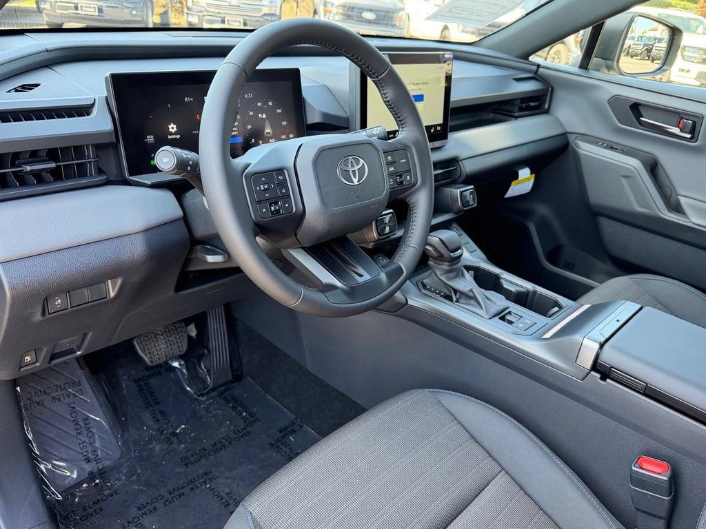 Used 2026 Toyota RAV4 SE FWD image 26