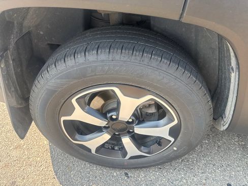 Used 2019 Jeep Renegade Trailhawk w/ Cold Weather Group II AWD/4WD image 9