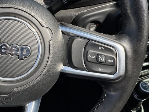 Used 2022 Jeep Wrangler Unlimited Sahara image 23