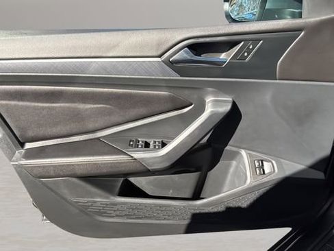 Used 2023 Volkswagen Jetta SE image 16