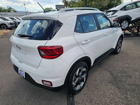 Used 2023 Hyundai Venue SEL w/ Cargo Package FWD image 6
