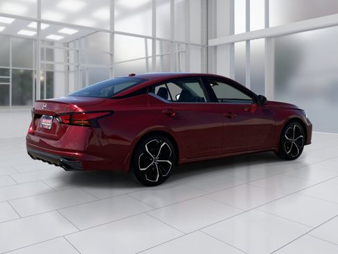 Used 2024 Nissan Altima 2.5 SR FWD image 6