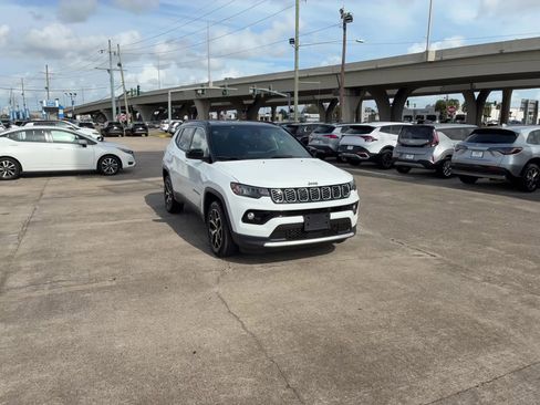 Used 2025 Jeep Compass Limited image 6