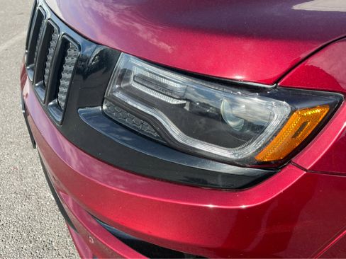 Used 2016 Jeep Grand Cherokee SRT image 9