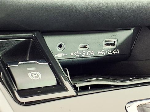 Certified 2025 Subaru Outback Limited image 19