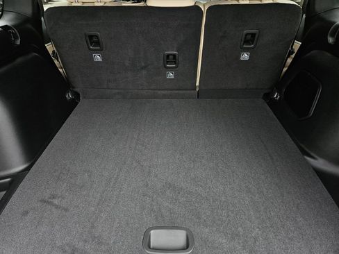 New 2026 Jeep Grand Cherokee Limited RWD image 9