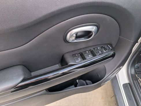 Used 2014 Kia Soul ! w/ Sun & Sound Package FWD image 11