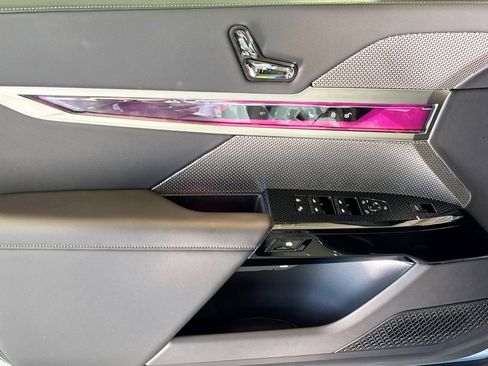 Used 2025 BMW 740i xDrive 740i xDrive w/ Premium Package image 17