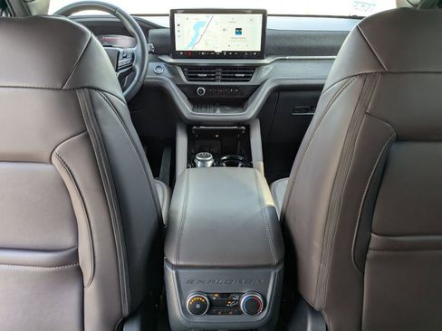 Used 2025 Ford Explorer Platinum w/ LUX Leather Package image 33