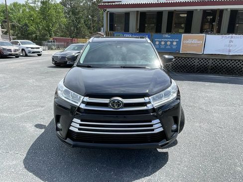 Used 2019 Toyota Highlander XLE image 2