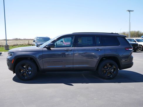 New 2025 Jeep Grand Cherokee L Altitude image 3
