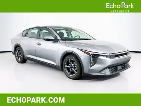 Used 2025 Kia K4 LXS image 1