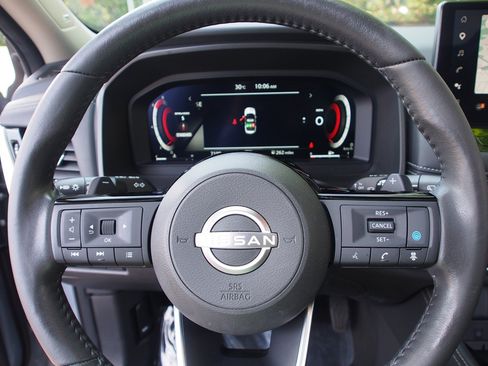 Used 2024 Nissan Rogue Platinum FWD image 23