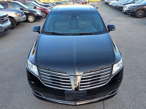 Used 2019 Lincoln MKT AWD image 3