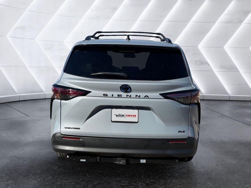 Used 2025 Toyota Sienna XLE Woodland Edition AWD/4WD image 5