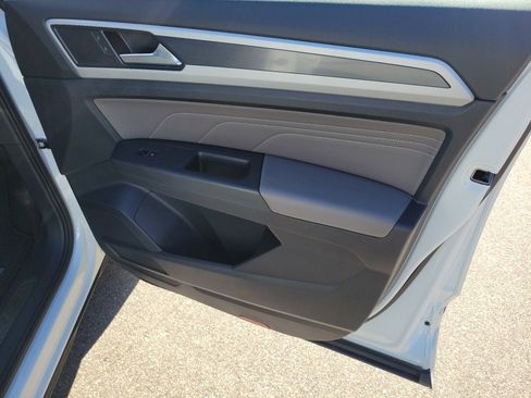 Certified 2023 Volkswagen Atlas Cross Sport SEL R-Line image 35