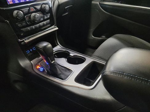 Used 2019 Jeep Grand Cherokee Laredo RWD image 26