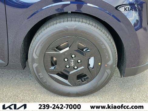 New 2026 Kia Carnival LX FWD image 7