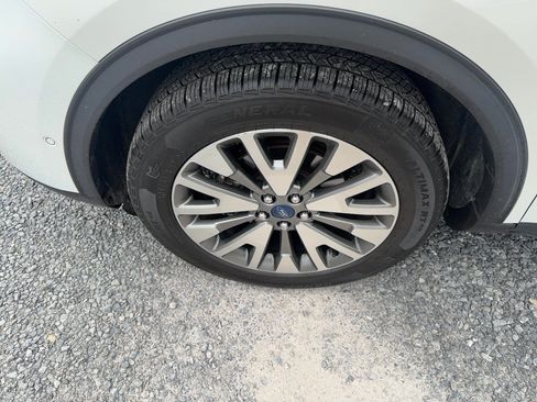 Used 2020 Ford Escape Titanium AWD/4WD image 9