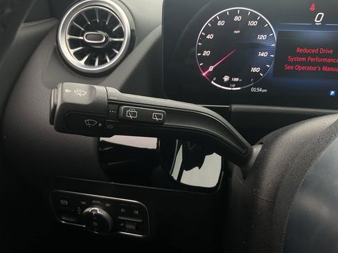 Used 2025 Mercedes-Benz GLA 250 image 36