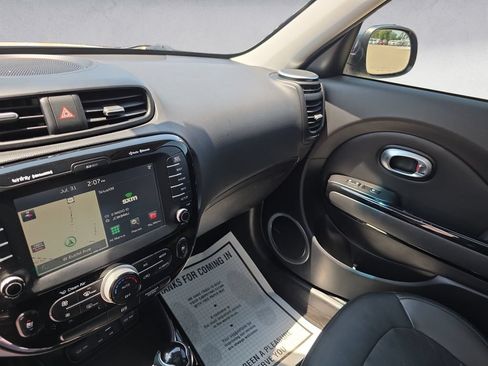 Used 2016 Kia Soul ! w/ Premium Package FWD image 10