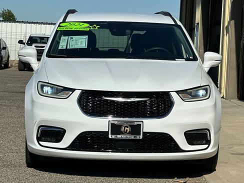 Used 2021 Chrysler Pacifica Touring FWD image 9