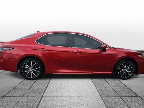 Used 2021 Toyota Camry SE image 4