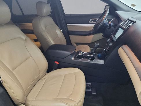Used 2016 Ford Explorer XLT w/ Equipment Group 202A image 21