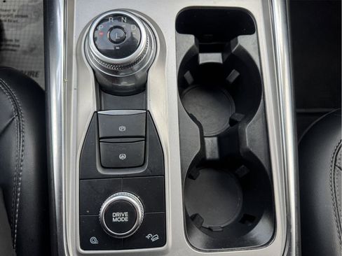 Used 2022 Ford Explorer XLT w/ Equipment Group 202A image 25