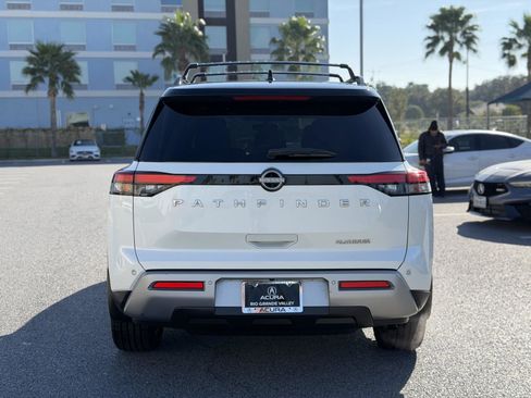 Used 2023 Nissan Pathfinder Platinum image 21